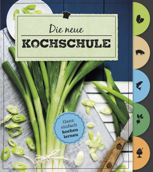 Jeder kann kochen! - Besonders praktisch: mit Griffregister zur optimalen Übersicht - Kompakte Einleitung mit dem notwendigen Koch-Know-how: Küchenausstattung, Garmethoden, Arbeitstechniken, Warenkunde etc. - Step-Fotos veranschaulichen die wichtigsten Basics und Arbeitstechniken - Köstliche, anfängergerechte Rezepte mit Gelinggarantie unterstützen das Kochenlernen: Suppen, Fleischgerichte, Fischgerichte, Gemüsegerichte, Desserts - Step by step zum fertigen Gericht: Alle Rezepte mit besonders ausführlicher, meist bebilderter Schritt-für-Schritt-Anleitung Cordon bleu, Orangenlachs und Mousse au Chocolat – nur etwas für versierte Köche? Weit gefehlt! Mit unserer anschaulichen Kochschule bekommt auch jeder Kochanfänger alles ganz locker geregelt. Im Stil eines privaten Kochkurses begleiten wir Sie Schritt für Schritt bis zum fertigen Gericht. Die köstlichen Rezepte reichen dabei von Suppen und Salaten über leckere Hauptgerichte mit Fisch, Fleisch und Gemüse bis hin zu verlockenden Desserts. Das Besondere: Bei vielen Rezepten werden die einzelnen Arbeitsschritte auf einem Foto gezeigt, damit Sie auf den ersten Blick sehen, wie’s funktioniert. Außerdem sind jedem Kapitel die wichtigsten Basics und Arbeitstechniken als anschauliche Bilderfolgen vorangestellt, wie z. B. das Häuten von Tomaten, das Panieren von Fleisch und Fisch oder das Herstellen von Brühen. Eine ausführliche Einleitung mit zahlreichen Tipps & Tricks rundet die Kochschule ab.