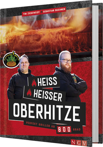 Heiße Rezepte für Oberhitzegrills Neuestes Buch Nach den beiden Topsellern Dutch Oven und Wintergrillen das neueste Buch der Sauerländer BBCrew Glühende Fans BBCrew-YouTube-Channel mit über 42.000 Abonnenten Heiße Rezepte Über 45 Rezepte für Fleisch, Fisch, Pizza und Vegetarisches Profi-Wissen Die Sauerländer sind Meister ihres Fachs und warten mit Gerätekunde, Tipps und Tricks auf Oberhitze - heißer geht's nicht Wie der Name es schon sagt: Beim Oberhitzegrill kommt die Hitze von oben. Aber das bedeutet nicht einfach nur, dass der Grill quasi Kopf steht, das Verfahren hat zudem viele Vorteile: Die Hitzeverteilung wird beispielsweise nicht durch heruntertropfendes Fett gestört. Dadurch vermeidet der Griller außerdem die ungesunde Nitrosamin-Bildung. Auch wird die Hitze bei ihrem Weg zum Grillgut nicht durch einen Rost unterbrochen. Sie gelangt also ohne Umwege direkt dahin, wo sie hingehört. Dadurch garen Steaks und Co. gleichmäßig und auf den Punkt. Nicht zu vergessen die perfekte Kruste. Denn Oberhitzegrills werden sehr heiß. Je nach Modell werden Temperaturen von 800-900 °C erreicht. Ein wahr gewordener Grill-Traum! Egal ob Beefer, O.F.B., Lone Star, Hotbox, Bull Burner, Rustler, Weber oder Beefbox, die Sauerländer BBCrew kennt sie alle und weiß mit den Grills umzugehen. Mit einer ausführlichen Gerätekunde und Kaufberatung unterstützen die Grillmeister den Oberhitze-Neuling. Jedes Gerät hat seine Vorteile und je nach Bedürfnis, Haushaltsgröße und Geschmack kann so der optimale Grill ausgewählt werden. Aber auch für alte Oberhitze-Hasen bietet dieses Buch neben den tollen, erprobten Rezepten viele Tipps und Tricks.