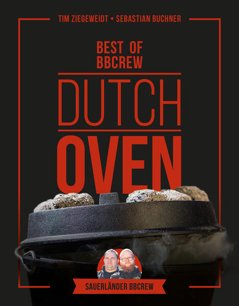 Die Deluxe-Ausgabe für Dutch-Oven-Fans • BEST OF BBCREW: Über 75 Rezepte und mit den Top 10-Rezeptlisten von Tim und Sebastian • GLÜHENDE FANS: BBCrew-YouTube-Channel mit 66.700 Abonnenten • EXKLUSIVE AUSSTATTUNG: Mit Farbschnitt und Spotlack • TOLLES GESCHENK: Für alle Dutch-Oven-Fans Seit 2014 versorgen die beiden Jungs der Sauerländer BBCrew ihre Fangemeinde jede Woche mit neuen Rezepten auf ihrem Youtube-Channel und alle ihre 3 bereits erschienenen Dutch-Oven-Bände sind Dauergäste auf der Spiegel-Bestsellerliste. Die neue Deluxe-Ausgabe „Best of BBCrew“ enthält die besten Rezepte der Jungs aus dem "Dopf". Der Dutch Oven ist und bleibt halt eines der Lieblingsbabys von Tim Ziegeweidt und Sebastian Buchner, denn mit dem vielseitigen gusseisernen Topf kann man fast alles zubereiten.. Egal ob leckerschmecker Rind, Hack und andere Schweinereien, zartes Wild, Lamm und Geflügel oder sogar Fischiges und Suppiges: Einmal vorbereitet und gefüllt gart sich alles fast von ganz allein. Und auch die Fans fleischloser Kost kommen wieder voll auf ihre Kosten! Als echtes Highlight verraten Tim Ziegeweidt und Sebastian Buchner ihre ganz persönlichen Top 10-Rezeptlisten. Also: Ran an den Dopf!