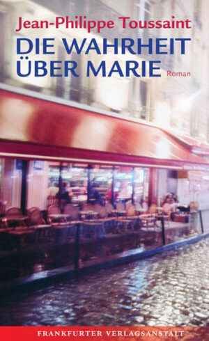 Marie und der Erzähler machen Liebe, zur gleichen Zeit, nur nicht miteinander. Sie sind in Paris, seit ihrer Trennung in Tokio ist der Erzähler ein paar Straßen weiter gezogen. Es ist eine glutheiße Sommernacht, und das eigentliche Drama steht noch bevor. Ein Mann wird sterben. Jener reiche Pferdebesitzer, den Marie in Tokio kennengelernt und mit dem sie fluchtartig Japan verlassen hat. Zahir, eines seiner Rennpferde, ist in einen Skandal verwickelt und muss aus dem Land geschleust werden, eine abenteuerliche Nacht-und-Nebel-Aktion, in der Zahir den gesamten Tokioter Flughafen lahmlegt. Der Erzähler wird Marie völlig unerwartet in dieser stürmisch-heißen Pariser Nacht in ihrer Wohnung begegnen und damit ein weiteres Kapitel der unglaublichen Leidenschaft aufschlagen, die sie seit Jahren so schicksalhaft verbindet, an dessen Ende sich beide auf Elba in einer dramatischen Nacht wiedervereinigen. »Die Wahrheit über Marie« ist der dritte Teil der Marie-Tetralogie Toussaints.