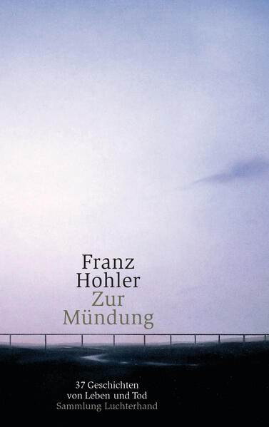 In diesen 37 Erzählungen ist Franz Hohler unterwegs. Eines Morgens will er bis zur Mündung des Flusses wandern, der durch seine Heimatstadt fließt und landet vor dem dunklen Eingang zu einem Tunnel. Er besteigt den Eiger, und ihn überkommt, als er über eine Felskante hinwegspringen muss, ein eigentümlicher Schauer. Wäre es nur eine Katastrophe, wenn er abstürzen würde. Ihn beschäftigen Grenzen und wie sie sich überwinden lassen, und dabei gelangt er unversehens immer wieder bei der Grenze an, die unserem Leben gesetzt ist.