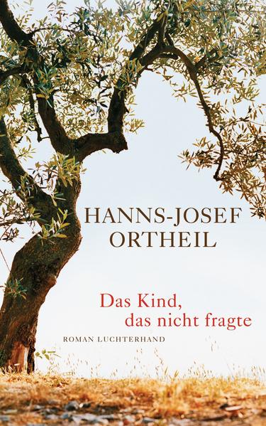 An einem Frühlingstag im April landet Benjamin Merz mit dem Flugzeug in Catania. Merz ist Ethnologe, und er möchte die Lebensgewohnheiten der Menschen in Mandlica, einer kleinen Stadt an der Südküste Siziliens, erkunden. Er freut sich auf das Frage- und Antwortspiel, auf das er sich gründlich vorbereitet, damit er mit den Einheimischen ins Gespräch kommt. Allerdings muss er große Hemmungen überwinden, um diese Gespräche auch tatsächlich zu führen. Denn Benjamin Merz ist zwar ein kluger Ethnologe, aber ihm fällt es ungeheuer schwer, das zu tun, worauf seine ganze Arbeit aufbaut: Fragen zu stellen. Und das hat seinen Grund. Aufgewachsen ist Benjamin Merz mit vier weitaus älteren Brüdern. Seine Kinderjahre verbrachte er in einer aufgezwungenen Spracharmut. Seine älteren Brüder gaben in der Familie den Ton an, und er als Nachkömmling war schon häufig alleine damit überfordert, zu verstehen, worüber gesprochen wurde. Selbst einfachste Verständnisfragen traute er sich dann nicht zu stellen, und später musste er sich das Fragen mühsam antrainieren. Dafür kann er aber ausgezeichnet zuhören. Und diese Fähigkeit macht ihn in Mandlica, der Stadt der Dolci, zu einem begehrten Gesprächspartner - insbesondere bei den Frauen. Sie beginnen ihm Familiengeheimnisse und verborgenste Liebeswünsche anzuvertrauen … Mit dem Roman »Das Kind, das nicht fragte« schreibt Hanns-Josef Ortheil an dem großen autobiographischen Selbsterforschungsprojekt seiner Kinder- und Jugendjahre weiter. Nach »Die Erfindung des Lebens« und »Die Moselreise« setzt sich der Autor auch in diesem Roman mit dem großen Themenkomplex des Zusammenhangs von Verstummen und Sprechen, Fragen und Selbstfindung auseinander.