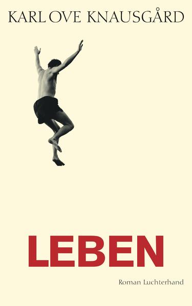 Karl Ove Knausgård über die Entdeckung des Lebens. Es ist eine Zeit des Umbruchs und der Veränderungen. Das Abitur hat er in der Tasche, die Eltern haben sich getrennt, die Begegnungen mit dem Vater sind spannungsgeladen, die ersten Schritte hinein in ein selbstbestimmtes Leben begleitet von Alkoholräuschen, die der junge Karl Ove in seiner Not immer öfter sucht, weil er diese mit einem Gefühl von Freiheit verbindet - verheißen sie ihm doch Befreiung von all den Komplexen, Unsicherheiten und Nöten, die ihn plagen und noch lange Jahre plagen werden. Lebenslust sieht anders aus. Unschlüssig, was er mit seinem Leben beginnen soll, beschließt Knausgård ein Jahr als Aushilfslehrer an eine Dorfschule nach Nord-Norwegen zu gehen. Dabei wird er nicht nur mit Schülern konfrontiert, die ihn verständlicherweise als Autoritätsperson nicht ernstnehmen, sondern auch mit einer überwältigenden, für ihn ebenso neuen wie faszinierenden Natur. Bald bildet sich ein Lebensmuster heraus. Den Job erledigt er mit möglichst wenig Aufwand, danach versucht er sich mittels Schreibversuchen an der Etablierung einer Autorenidentität. An den Wochenende wird hemmungslos getrunken, wobei die älteren Kollegen keinerlei Versuche machen, ihren jugendlichen Aushilfslehrer zu mäßigen. Statt dessen trinken sie mit. Am Ende des Jahres steht die Rückkehr in südlichere Regionen an - und die Aufnahme an der neu gegründeten Akademie für Schreibkunst in Bergen ... Was war das für ein Jahr? Und inwiefern ist es exemplarisch für andere Anfänge? Für unseren Start ins Erwachsenenleben? Wer Knausgård liest, wird schnell gefangengenommen von eigenen Erinnerungen, die Fragen aufwerfen, die weit über eine gewöhnliche Lektüre hinausgehen.