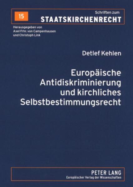 Antidiskriminierung ist eines der beherrschenden Themen der europäischen Integration. Die Arbeit setzt sich umfassend mit Auslegung und Wirkungsweise der Ermächtigungsgrundlage Art. 13 EG sowie der auf ihr beruhenden Richtlinie 2000/78/EG auseinander. Der Schwerpunkt der Erörterungen liegt dabei auf der Frage, inwieweit das in Deutschland etablierte Selbstbestimmungsrecht der Religionsgemeinschaften durch europarechtliche Maßnahmen zur Bekämpfung von Diskriminierungen aus Gründen der Religion, Weltanschauung oder der sexuellen Ausrichtung beeinflusst, ggf. eingeschränkt werden kann. Besonderes Augenmerk wird dabei auf Art. 4 Abs. 2 der Richtlinie gelegt, welcher Rechtfertigungsmöglichkeiten zugunsten kirchlicher Anforderungen im Rahmen des Dienst- und Arbeitsrechtes («Loyalitätsobliegenheiten») enthält. Deren Reichweite und Grenzen im Hinblick auf das Prinzip der «christlichen Dienstgemeinschaft» werden eingehend untersucht.