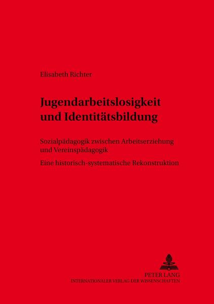 Die stagnierend hohe Arbeitslosenquote konfrontiert die Sozialpädagogik mit einem existentiellen Orientierungsdilemma: Individuelle soziale Integration ist durch eindimensional lohnarbeitszentrierte Bildungskonzepte nicht mehr hinreichend zu sichern. Ziel des Buches ist es deshalb, Möglichkeiten der Identitätsbildung und Vergesellschaftung neben der Erwerbsarbeit aufzuzeigen, und zwar unter Rekurs auf Maßnahmen gegen Jugendarbeitslosigkeit seit dem 18. Jahrhundert, die belegen, daß sich die Sozialpädagogik erst mit der Entfaltung der Arbeitsgesellschaft auf Arbeitserziehung vereinseitigt hat, während gleichzeitig zivilgesellschaftliche Bildungs- und Integrationsziele verschüttet worden sind. An dieses Ergebnis anknüpfend wird abschließend die Perspektive einer doppelten Identitätsbildung im Sinne der Einheit von bourgeois und citoyen skizziert und mit dem Konzept der Vereinspädagogik verbunden.