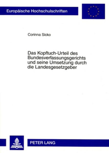 Die Frage nach der Zulässigkeit religiöser Bekleidung im Schuldienst ist noch immer umstritten. Die Arbeit befasst sich zunächst mit den verfassungsrechtlichen Grundlagen des «Kopftuch-Urteils» des Bundesverfassungsgerichts aus dem Jahre 2003. Diesbezüglich wird festgestellt, dass die Entscheidung, ob religiöse Kleidung im Schuldienst toleriert wird, vom demokratisch legitimierten Gesetzgeber zu treffen ist. Einen Schwerpunkt bildet zudem die Auseinandersetzung mit den im Kontext des Urteils ergangenen Gesetzen bzw. Gesetzesentwürfen. Diese werden auf Basis des Urteils auf ihre Verfassungsmäßigkeit hin überprüft. Darüber hinaus wird die Frage beantwortet, ob sich der parlamentarisch bekundete Wille des jeweiligen Landesgesetzgebers in einem verfassungskonformen Gesetz manifestiert hat.