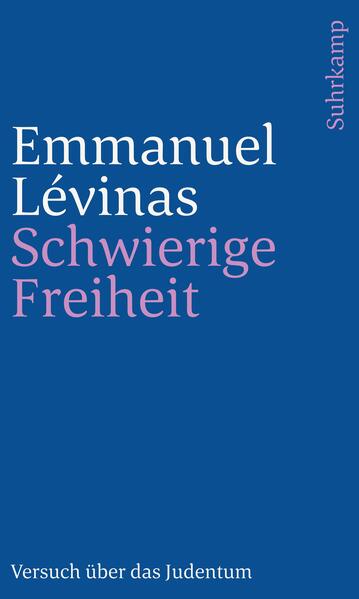 Emmanuel Lévinas᾿ Versuch Schwierige Freiheit ist genau genommen eine Vielzahl von Versuchen über jüdisches Leben und Denken im 20. Jahrhundert. Lévinas᾿ Essays entstanden in den vergangenen Jahrzehnten aus ganz unterschiedlichen Anlässen: aus Diskussionen über die jüdische Religion, über den Staat Israel, über jüdische Erziehung, die christlich-jüdische Verständigung, aus aktuellen Anlässen wie dem Start der Sputnik-Rakete 1957. Lévinas beobachtet 1954 den Prozeß gegen Verantwortliche des Konzentrationslagers Struthof. So unterschiedlich die Anlässe auch sind, die hier versammelten Texte von Emmanuel Lévinas haben zwei Gravitationszentren: die Besinnung auf die Ursprünge des Judentums und Reflexionen über den Nationalsozialismus. Aus diesen beiden Gravitationszentren, der Rückbesinnung auf Quellen des Judentums und der Erfahrung der Shoah, entwickelt Lévinas Grundzüge einer Ethik, die Religiosität mit der Erfahrung des anderen verbindet. Im Besitzenwollen von Menschen, Gedanken, im Beherrschenwollen der Natur sieht Lévinas die eigentliche Gefährdung der europäischen Zivilisation.