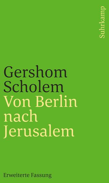 Gershorn Scholem (1897-1982) hat kurz vor seinem Tod seine Jugenderinnerungen Von Berlin nach Jerusalem in einer stark erweiterten hebräischen Fassung vorgelegt. Dabei hat er das Panorama seiner Jugend neu entfaltet und die Perspektive gewechselt: Er übernahm vieles aus dem deutschen Original ins Hebräische, fast ebensoviel aber ergänzte, präzisierte und vertiefte er und fügte ganze Passagen neu hinzu. Während Von Berlin nach Jerusalem vor allem das vielfältige und spannungsreiche jüdische Milieu um den ersten Weltkrieg in Deutschland schildert, tritt nun fünf Jahre später in Mi-Berlin, I-Irushalayim, entschiedener als zuvor, der Blick nach vorn ins Zentrum: der Entwurf eines neuen kulturellen, gesellschaftlichen und sozialen Lebens im Land Israel. Scholem schildert seine Begegnungen, Gespräche und Kontroversen mit Schlüsselgestalten der Zeit, mit Martin Buber, Franz Rosenzweig, mit Samuel Agnon, aber auch mit Menschen, die fast nur noch durch ihn in Erinnerung sind. Er führt seine Auseinandersetzung um eine neue jüdische Identität fort, an der er früh teilhatte, und erweckt jene Überzeugungen, Erwartungen und Hoffnungen zu neuem Leben, die sein entschiedenes Eintreten für die hebräische Sprache und seine leidenschaftliche Erforschung der mystischen Quellen des Judentums ausgelöst hatten. Die aus dem Hebräischen übersetzten Partien werden typographisch hervorgehoben. Von Berlin nach Jerusalem, Mi-Berlin, I-Irushalayim ist ein bedeutsames Dokument der deutsch-jüdischen Geschichte.