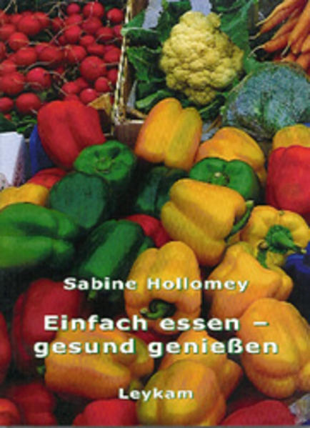 Die vorliegende dritte Auflage des Buches "Einfach gesund mit Essen und Sport" ist nun nach fast 10 Jahren runderneuert, generalüberholt, hochaktualisiert. Dies beginnt schon beim Titel, der nun noch stärker das Lustprinzip unterstreichen soll: "Einfach essen - gesund genießen". Denn wer denkt beim Essen noch an Lust? Kalorien, Fett, Calcium, Zucker, Sünde, Ballaststoffe, keine Zeit, Abnehmen, Mikrowelle - Vokabeln des Alltags, die jede Sinnlichkeit begraben. Geschmack, Genuss, Freude, Geselligkeit, Zufriedenheit, sich Zeit lassen, Wohlbefinden - das sind Augenblicke voller Lebensqualität, die meist nur noch in Festtagsstimmung wahrgenommen werden. Was sind wir uns denn selbst noch wert? Essen könnte "Leib und Seele zusammenhalten" - wenn man's richtig macht. Eine Einheit könnten wir sein mit uns selbst - wenn wir etwas genauer in uns hineinhörten, um zu spüren, was wir wirklich brauchen. Und was wir nicht brauchen: Fertigpizza, ultraschnelle Nudelpampe, Functional und Fastfood, Vitamintabletten, Margarine, "Müsliriegel", Magnesium im Supermarkt-Sonderangebot, Chips und Junks, Extrudiertes und Extrahiertes, Raffiniertes, Coloriertes, Aromatisiertes! Wir brauchen nur ein bisschen Hausverstand, Fantasie und das Bewusstsein, dass einfaches, aber vollwertiges Essen für unser Leben und unsere Gesundheit von existenzieller Bedeutung ist. Genuss inbegriffen. Und wir brauchen Zeit, die wir uns dafür ganz einfach nehmen. Denn Zeit, die wir für diese entscheidenden Bereiche jetzt nicht zu haben glauben, wird uns am Ende unseres Lebens wahrscheinlich ungefragt abgezogen. Die Rechnung ohne den Wirt kann teuer werden, so oder so. Die Autorin will mit diesem Buch Neugierde wecken sowie Kritikfähigkeit und Handlungswilligkeit stärken, um keinen Schaden zu nehmen durch Werbung, Trends und Geschäftemacherei. Keinen Schaden zu nehmen an der Gesundheit und am Wohlbefinden. Keinen langfristig möglicherweise existenziellen Schaden. Die Auseinandersetzung mit dem eigenen Körper und damit, was ihm als Treibstoff oft zugemutet wird, ist spannend und zutiefst beglückend. Weil Änderungen der Gewohnheiten beim Essen und Bewegen ganz rasch eine erhebliche Steigerung des Wohlbefindens an Leib und Seele auslösen.