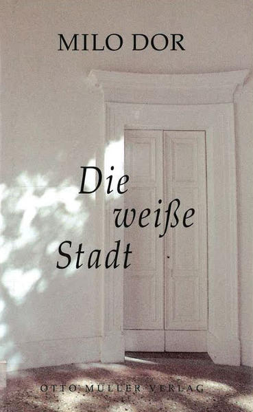 Mladen Raikow, der gefolterte und verschleppte Held aus Milo Dors Romanen "Nichts als Erinnerung" und "Tote auf Urlaub", sucht ihm Wien der Nachkriegszeit nach Überlebensmöglichkeiten. Illusionslos arrangiert er sich mit den Verhältnissen, vom Hinterzimmer eines Antiquitätenladen aus durchstreift er die Wiener Literaturszene. Die Wege des Mladen Raikow, die nicht zufällig Ähnlichkeiten mit denen seines Erfinders Milo Dor haben, führen ihn immer wieder nach Belgrad - der weißen Stadt - zurück. Noch einmal baut Milo Dor in seinem Roman "Die weiße Stadt", dem dritten und letzten Teil seiner Raikow-Saga, ein Lebensschicksal auf, in dem sich die politischen und historischen Umbrüche dieses Jahrhunderts spiegelt.