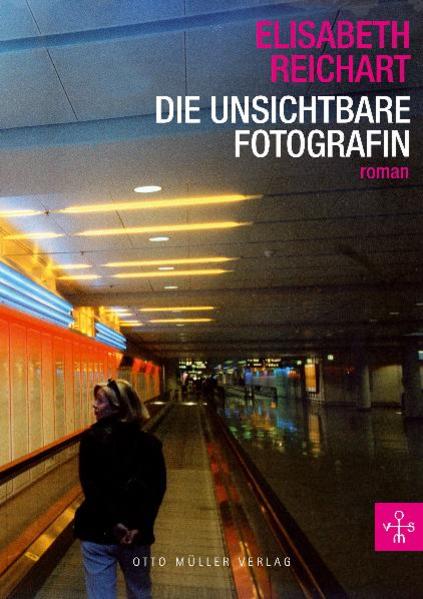 Als Alice die Fotoapparate ihres Großvaters geschenkt bekommt, weiß sie, was sie will: Fotografin werden. Inzwischen zählt sie zu den Erfolgreichen der Branche und ist ständig unterwegs, reist von Shanghai nach Mailand, von Tokio nach New York, immer mit leichtem Gepäck. Einer von Bildern überfluteten Welt setzt Alice ihren eigenen Blick entgegen. Für sie zählt nur die Schönheit, sie allein will sie festhalten. Mit ihrem egomanischen Bruder Bob, einem Schriftsteller in der Krise, verbindet sie eine sehr enge Beziehung. Wo immer Alice ist, ist auch Bob, und wenn Bob einmal nicht da ist, ruft Alice nach ihm, obwohl die beiden die Welt sehr unterschiedlich wahrnehmen. Im Gegensatz zu Bob glaubt Alice weder an die Sprache noch wie James, ihrem großen Vorbild als Fotograf, an die verändernde Wirkung von Fotos. Politik interessiert sie nicht, doch verstörende Fotos konfrontieren sie damit und mit ihren eigenen Verunsicherungen, sobald sie nicht mehr in die Schönheit flüchten kann. Ihre Welt verengt sich mehr und mehr, aber Alice ist selbstsicher genug, sich nicht den aufgezwungenen Bedingungen zu unterwerfen, sondern erneut aufzubrechen.