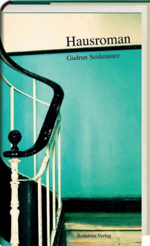 Was ein Haus erzählt: vom Leben unter einem Dach, zwischen Wänden und Türen. Und mit den Menschen geht auch die Liebe ein und aus.Da ist zum Beispiel Konrad, er ist Architekt: Als er mit Dora einzog, war sie schwanger, elf Jahre später verließ sie ihn, mit der gemeinsamen Tochter Katharina. Mit sechzehn zieht sie wieder zu ihm, er füllt den Kühlschrank auf. Und er holt das Modell der idealen Wohnanlage hervor, an dem er in den Jahren der Einsamkeit gebaut hat. Konrad sieht nicht, wie seine Tochter vor seinen Augen verschwindet, weil sie nichts isst. Er sieht aber auch Marie nicht, die Ärztin aus dem Mezzanin, die sich in ihn verliebt und Katharina nach ihrem Zusammenbruch findet. So wie diese Geschichte öffnen sich auch alle anderen Geschichten,die dieses Haus erzählt, von zwei Seiten, wie Türen, die von einem Raum zum anderen führen. Gudrun Seidenauer öffnet die Türen in einen Kosmos auf kleinem Raum, in dem Vergangenes und Gegenwart einander durchdringen. Stilistisch brillant, mit feinem psychologischem Gespür erzählt sie, was ein Haus vom Leben erzählen würde, wenn es nicht dessen stummer Zeuge wäre.