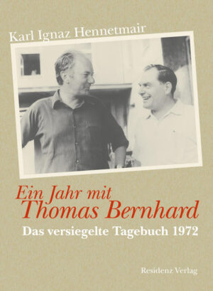 1972 beschloss Karl Ignaz Hennetmair, über die Vorfälle und Gespräche mit seinem Nachbarn Thomas Bernhard Tagebuch zu führen. Der Schriftsteller hat naturgemäß seine Schwierigkeiten mit der Außenwelt, die ihn zunächst nicht wahrnimmt, mit wachsendem Ruhm jedoch immer mehr bedrängt. Um dem zu begegnen, gab es Hennetmair. Dieser vermittelte Bernhard nicht nur seine Realitäten, seine Häuser und Wälder, sondern stellte sich auch als Regulativ zwischen den Dichter und die Realität im Sinne des zu bewältigenden Alltags. Zudem hielt er Bernhard unerwünschte Besucher vom Leib und empfing ihn selbst im Kreise seiner Familie als Gast. Da wurde dann geplaudert, gescherzt und die halbe Welt ausgerichtet. Und später zog sich Hennetmair in sein Kämmerlein zurück und notierte. Er schuf damit ein Dokument von unschätzbarem Wert, das auch so manche dunkle Seite des Meisters beleuchtet …