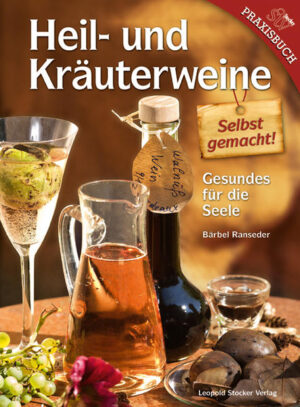 Im Wein liegt die Gesundheit Selbst angesetzte Heil- und Kräuterweine sind probate Hausmittel. Darüber hinaus eignen sie sich ausgezeichnet als Begleiter zu diversen Speisen. Dass im Wein die Wahrheit liegt, weiß man. Dass im Wein auch Gesundheit liegt, beweisen die Heil- und Kräuterweine, die Bärbel Ranseder im gleichnamigen Buch vorstellt. Von A wie Angelika bis W wie Wermut spannt sich der Bogen der Kräuter, die mit Wein angesetzt werden können. Dabei beschränkt sich das Praxisbuch nicht auf die Darstellung, welche Weine welche gesundheitliche Wirkung entfalten und beispielsweise gegen Schlafstörungen, Bluthochdruck und andere Volksleiden heilsam werden können. Nein, im Buch „Heil- und Kräuterweine“ wird auch anschaulich dargelegt, wie man vorher richtig Kräuter sammelt und mit welchem Wein man sie dann am besten ansetzt. Man lernt, welche Teile der jeweiligen Kräuter verwendet werden, zu welcher Jahreszeit sie am besten geerntet werden und welche Weine bereits in der Heilkunde der Hildegard von Bingen eine Rolle spielten. Und auch die Jahresfestkreise des keltischen Jahreskreiskalenders - die Heilkunst der Kelten genießt ja nicht nur einen legendären Ruf, sondern erfreut sich gerade heutzutage wieder großer Beliebtheit - werden samt den zugehörigen Kräuterweinen vorgestellt. Ergänzt wird der Band um einfach zuzubereitende Rezepte und Weinempfehlungen: Damit die Kräuterweine nicht nur bei dem einen oder anderen Leiden zum Einsatz gelangen, sondern auch als Begleitung zu einem guten Essen ihren vollen Geschmack entfalten können und Köstlichkeiten wie Fisch, Fleisch, vegetarische Gerichte oder Nachspeisen gleich noch einmal aufwerten. Die Autorin Dipl.-Ing. (FH) Bärbel Ranseder studierte in Weihenstephan Gartenbau und widmet sich intensiv Kräutern und Heilpflanzen.