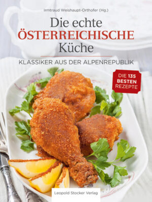 Echte Hausmannskost ist wieder beliebt! Typische Spezialitäten aus allen österreichischen Bundesländern finden sich in dem reich bebilderten Buch, darunter Salzburger Nockerl, Kärntner Kasnudeln, Tiroler Gröstl, vielfältige Knödelvarianten aus Oberösterreich oder die steirische Schwammerlsuppe (Pilzsuppe) mit Heidensterz (Buchweizensterz). Die Klassiker der Wiener Küche wie Gulasch, Vanillerostbraten, gekochtes Rindfleisch mit verschiedenen Saucen sind ebenso vertreten wie Kaiserschmarrn, gefüllte Palatschinken (Pfannkuchen), Marmorgugelhupf und Mohnnudeln. Schritt-für-Schritt-Abbildungen zeigen, wie ein perfektes Wiener Schnitzel gelingt und der berühmte Apfelstrudel hergestellt wird.