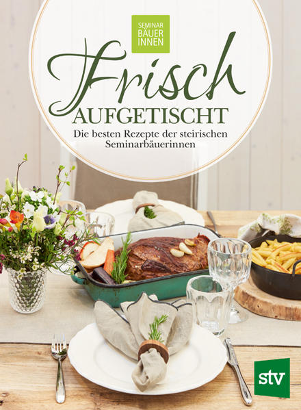 Bäuerinnen kochen – einfach wunderbar! • Die besten Rezepte für Alltag und Festtag – erprobt und gelingsicher! • Gutes aus heimischen Zutaten • Mit Anleitungsfotos, Tipps sowie Informationen über Lebensmittel Täglich mit regionalen und saisonalen Lebensmitteln selbst zu kochen, war früher eine Selbstverständlichkeit. Glücklicherweise haben heutzutage immer mehr Menschen das Bedürfnis, ihre Lieben wieder mit Köstlichkeiten vom eigenen Herd zu verpflegen. Die Seminarbäuerinnen bringen uns diese im bäuerlichen Alltag verankerte „Selbstverständlichkeit“ wieder näher. Sie informieren über heimische Produkte, was man daraus machen kann und vermitteln ihr Wissen, Tipps und Tricks. Die Rezepte der steirischen Seminarbäuerinnen sind vielseitig. Altbewährte traditionelle Alltagskost wie „Schwammerlsuppe mit Heidensterz“, Bärlauchknödel oder Kirschenauflauf, aber auch raffinierte moderne Gerichte wie Erdbeer-Spargel-Salat, Roastbeef mit Lavendel und Karfiolcreme oder Pfirsichsorbet mit gratinierten Pfirsichen werden aufgetischt. Eine perfekte Rezeptsammlung quer durchs Jahr, quer durch die bäuerliche Produktvielfalt!