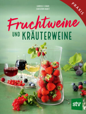 Aus nahezu allen Früchten kann man herrlich aromatische Weine zaubern, die den Traubenweinen in keiner Weise nachstehen, sondern für neue geschmackliche Sensationen sorgen. Im Einleitungsteil vermitteln die Autoren kurz und bündig Grundlegendes über die Theorie zur Weinbereitung. Der anschließende Praxisteil geht ins Detail: Von den Rohstoffen über die notwendigen Geräte und Hilfsmittel bis hin zu den einzelnen Arbeitsschritten (Saft- oder Maischegärung, Weinansatz, Säure- und Zuckerbestimmung, Klärung, Abfüllung, Lagerung …) werden sämtliche Kniffe der Fruchtweinherstellung erklärt. Mit diesen konkreten Anleitungen und den vielen Rezepten kann jeder Hobbywinzer - selbst jeder Anfänger - rundum gelungenen Fruchtwein herstellen, von Klassikern wie Erdbeer-, Johannisbeer- und Pflaumenwein bis hin zu Wein aus Quitten, Kornelkirschen, Hagebutten, Heidelbeeren u. v. m. Südfrüchte wie Bananen, Orangen, Datteln, Kiwis & Co garantieren exotische Geschmackserlebnisse in Sachen Weingenuss! Blüten-, Kräuter-, Wermut- und Arzneiweine zählen zu den aromatisierten Weinen, also zu den „weinhaltigen Getränken“. Selbst außergewöhnliche Weine (z. B. aus Getreide oder Baumsäften) finden Erwähnung.