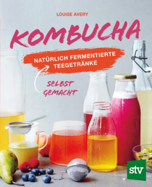 Fermentierte Getränke • Reich an Antioxidantien, Probiotika & Enzymen • Stärkt das Immunsystem und die Darmgesundheit • 30 Geschmacksvarianten, wie sie im Handel nicht erhältlich sind Das Trendgetränk aus fermentiertem Tee mit natürlichem Kohlensäuregehalt stärkt das Immunsystem und fördert die Darmgesundheit. Kombucha ist ganz einfach herzustellen: Tee aufbrühen, abkühlen, Kombuchapilz (eine symbiotische Bakterien- und Hefekultur) hinzufügen und fermentieren lassen. Das nötige Grundlagenwissen zur Erstfermentation (z. B. geeignete Teesorten, Grundausstattung, Herstellung des eigenen Kombuchapilzes, Grundrezept usw.) bietet die informative Einleitung. In seiner Rohform weist Kombucha eine herb-prickelnde Note auf. In einem zweiten Fermentationsdurchgang aromatisiert die erfolgreiche Kombucha-Brauerin Louise Avery „Roh-Kombucha“ mit diversen weiteren Zutaten und beweist, wie vielseitig dieses Getränk abgewandelt und verfeinert werden kann. Ihre Kombucha-Spezialitäten gibt es als fruchtige Kreationen (wie klassischer Himbeertee, Granatapfel-Limetten-Fizz oder „Brombeer-Apfelkuchen“-Kombucha) oder auf Gemüsebasis (z. B. Rhabarber-Fizz, Virgin Mary oder Fenchel-Apfel-Kombucha). Kombinationen mit Blüten, Kräutern oder Gewürzen (wie Lavendelliebe, Zitronengras-Kombucha, Kurkuma-Immun-Booster oder Litschi-Basilikum-Mojito) vervollständigen die abwechslungsreiche Rezeptauswahl.