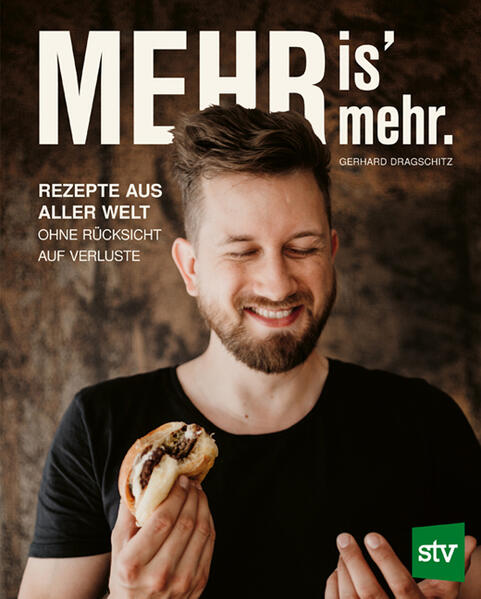 Genuss ist pure Lebensfreude • Praxistaugliches Kochbuch mit über 40 absoluten Genuss-Rezepten • Variationen der besten Gerichte rund um den Globus • erfolgreiche Kooperationen mit Partnern wie Interspar und KurierTV Gerhard Dragschitz ist mit rund 500.000 Followern auf den sozialen Netzwerken einer der erfolgreichsten Food-Blogger Österreichs. Sein erstes Werk enthält umwerfende Gerichte, die es aus guten Gründen immer wieder auf den heimischen Speiseplan schaffen und von den kulinarischen Eigenheiten unterschiedlichster Länder geprägt sind. Den Fokus stets aufs Wesentliche - den Geschmack - gerichtet, serviert der burgenländische Wahlsteirer mit Banh Mi, New Yorker Pastrami Sandwich und belgischen Waffeln nicht nur auf Herz und Nieren erprobte und ausgeklügelte Variationen vieler rund um den Globus beliebter Spezialitäten, sondern auch jede Menge Lebensfreude in einer Welt intermittierenden Fastens. „Mehr ist mehr“ macht nicht schöner, schlauer oder reicher, bei richtiger Anwendung aber durchaus glücklicher. Es handelt vom unbezahlbaren Wert kostbarer Zutaten, dem Erlernen von ein wenig Geduld und natürlich der puren Lust am Essen.