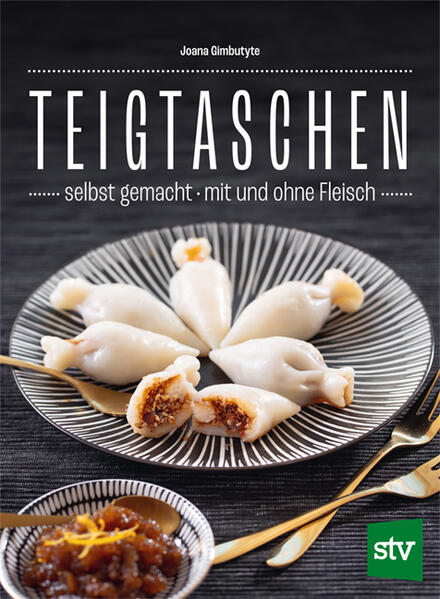 Teigtaschen sind enorm abwechslungsreich, was Teige, Füllungen, Formen oder Garmethode betrifft. Die Autorin präsentiert Spezialitäten aus verschiedenen Regionen, wobei der Schwerpunkt auf Europa liegt. Italienische Ravioli, Tortellini und Agnolotti, Maultaschen aus Deutschland oder Kasnudeln aus Österreich, Pierogi aus Osteuropa, Pelmeni, Chinkali u. v. m. werden von der Küchenmeisterin mit verschiedensten Füllungen präsentiert. Doch auch die bekanntesten Teigtaschen Asiens, Afrikas und Südamerikas fehlen nicht. Rund 50 verlockende Rezepte von gedämpften, gekochten, gebratenen, frittierten oder im Ofen gebackenen Teigtaschen in jeder erdenklichen Form mit wunderschönen Rezeptfotos und detaillierten Anleitungsfotos regen zum Nachmachen an. Nicht nur Kinder lieben Teigtaschen: Auch Gäste werden beeindruckt sein!