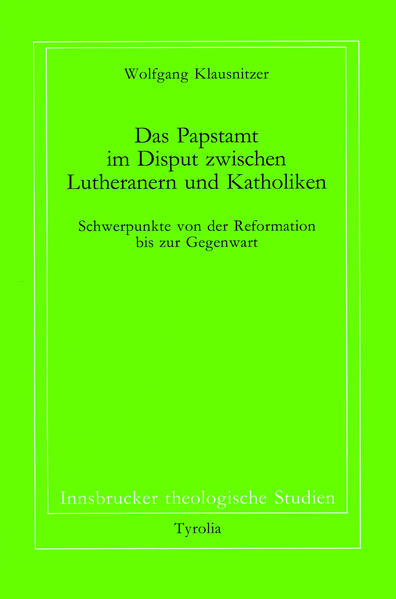 Klausnitzers Habilitationsschrift beginnt bei den kontroversen Aussagen zum Papstamt im 14 Jh. und im 15 Jh., dem Jahrhundert der Konzile. Im Hauptteil werden die Diskussionspartner Luther, Cajetan und Eck sowie die Antworten des Lehramtes vorgestellt. Ebenso zur Diskussion stehen Johann Georg Walch als Vertreter der lutherischen Orthodoxie und Bellarmin, das 1. Vatikanum mitsamt seiner innerkatholischen Interpretationsproblematik und die Antworten ausgewählter Theologen aus den Reformationskirchen. Schließlich werden die Entwicklung der Problematik zum 2. Vatikanum hin, der dortige „Aufbruch mit Schwierigkeiten“ und zuletzt die neuesten katholisch-lutherischen Gespräche über das Papsttum, vor allem in den USA, behandelt. Im letzten Teil des Buches fasst Klausnitzer Schlüsselthemen der Auseinandersetzungen mit dem Papstamt zusammen und versucht, in 15 Thesen Ansätze aufzuzeigen, die geeignet sind, für das weitere ökumenische Bemühen Hoffnung zu machen.