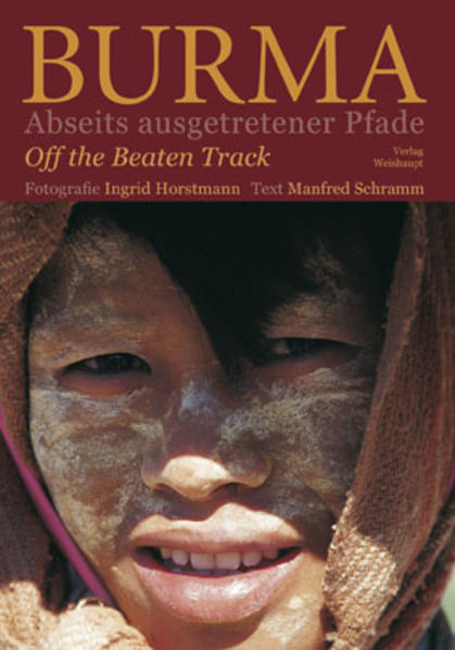 Nach dem Buch „Burma – Eine Entdeckungsreise in die Welt von Myanmar“ veröffentlicht der Weishaupt Verlag einen weiteren Bild- und Leseband von Ingrid Horstmann über ihre große Leidenschaft für die Landschaft, die Kultur und die Menschen Burmas. Dieses Mal wagt sich die Autorin, begleitet mit Texten von Manfred Schramm, der ihre Reiseeindrücke in die Ich-Form überträgt, „abseits ausgetretener Pfade“. Ihre Reise folgt einer Längsachse von Norden nach Süden. Mit dem Flugzeug, dem Jeep, dem Bus oder dem Boot hat Ingrid Horstmann keine Mühe, keine bürokratischen Hürden und auch keine persönliche Unannehmlichkeit gescheut, um den Leser in geheimnisvolle, bis heute schwer zugängliche Gebiete zu führen, etwa zu den Jadeschleifereien oder zu den Rubin- und Goldminen des Kachin-Staates. Das Neujahrsfest bei den Kopfjägern der Nagas zeichnet sie in ebenso eindrucksvollen Impressionen auf wie den Zauber der sich einst gegen königliche Willkür durch Tätowierungen schützenden Frauen in den Chin-Bergen oder die Ursprünglichkeit der dörflichen Minderheiten im östlichen Bergland. Das Shan-Plateau wird zum Ausgangspunkt facettenreicher Bildgeschichten von den dort stattfindenden Festivals der Ballone, Buddhas und Boote, bevor die Reise im Süden bei jenen Fischern endet, die von ihren mit bunten Flaggen geschmückten Booten nach altem Ritus ihre Netze auswerfen. Die Frage nach der Bedeutung und Zukunft Burmas, das sich mehr und mehr den Blicken der Außenwelt öffnet, stellt Ingrid Horstmann aus dem Blickwinkel einer akribischen und einfühlsamen Spurensucherin, die ihre einzigartige Hingabe an dieses Land und ihre Menschen festhält. Dieses Buch eröffnet sowohl dem Neuling, der sich erstmals mit diesem Land beschäftigt, als auch dem versierten Kenner faszinierende, ungewöhnliche und bislang ungeahnte Einblicke in ein Burma jenseits der großen Pagoden, breiten Flüsse und dichten Städte, in ein Burma, in dem der Traum von der gegenseitigen Durchdringung und Abhängigkeit von Mensch und Natur noch nicht zerstört worden ist.