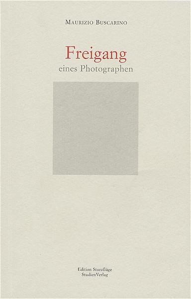 Maurizio Buscarino präsentiert mit "Freigang eines Photographen" eine neuzeitliche "Grande Tour" auf den Routen des alten Pilgerweges der Francigena durch Italien nach Rom. Im Heiligen Jahr 2000 beschritt man wieder diesen jahrhundertealten Pilgerweg. Maurizio Buscarino war dabei, als im Sommer Theaterprojekte an den wichtigen Wallfahrtsstätten installiert wurden. Maurizio Buscarino - der große Photograph des zeitgenössischen Theaters - nimmt die Leser auf eine fesselnde Reise durch Italien mit. In seinem "Pilgertagebuch" erzählt er uns von den Menschen, den Pilgern und Tieren, die seinen Weg kreuzen. Er dokumentiert die verschiedenen Projekte mit wunderschönen Fotos und legt in seinen Texten Zeugnis ab, von Erfahrungen und Paradoxien des vergangenen Jahrhunderts. Maurizio Buscarino zählt zu den wichtigsten Theaterphotographen unserer Zeit, und seine Arbeiten wurden in Italien und weltweit in Ausstellungen gezeigt, unter anderem in Basel, Mexico City, Sao Paolo (Brasilien), Madrid, Barcelona und in der Nationalgalerie Peking. Seit über zwanzig Jahren verfolgt er das Theatergeschehen Europas, und sein persönliches Archiv umfasst mehr als achthunderttausend Photogramme.