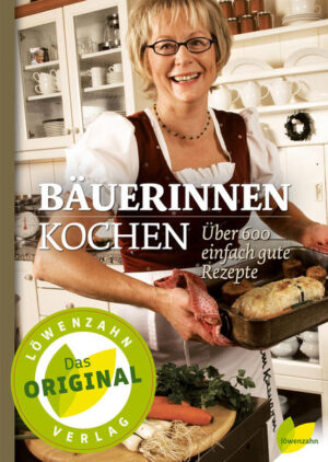 ECHTE ÖSTERREICHISCHE HAUSMANNSKOST Über 600 Rezepte von mehr als 90 Bäuerinnen In diesem vielseitigen Kochbuch finden Sie alles, was das Herz begehrt: traditionelle Schmankerl aus der Region ebenso wie moderne und kreative Bäuerinnen-Gerichte. Die Rezeptsammlung reicht von 68 verschiedenen Suppen und Suppeneinlagen über zahlreiche raffinierte Hauptspeisen bis hin zu schmackhaften Desserts. Spezialitäten aus allen neun Bundesländern sowie Südtirol werden in ihrer ganzen Vielfalt präsentiert: Bratl- und Gemüseküche, Knödel, Strudel, Kuchen, Kekse, Traditionsgebäck und vieles mehr. Im Kapitel "Vorratshaltung" lernen Sie über 30 Einmachschätze kennen, unter anderem wie man Marillenmarmelade oder Pfirsich-Chutney einkocht. Das große Bäuerinnen-Kochbuch spannt den Bogen über die 28 Themenkochbücher der Reihe "Österreichische Bäuerinnen kochen". Authentisch, bodenständig und einfach gut! Das Bäuerinnen-Kochbuch kombiniert einfache und traditionelle Rezepte, die sich jeden Tag im Handumdrehen umsetzen lassen. Dass sich die bäuerliche Küche auch heutzutage so großer Beliebtheit erfreut, zeigt der seit über 20 Jahren anhaltende Erfolg der "Österreichische Bäuerinnen kochen"-Reihe. In dieser aufwändig ausgestatteten Ausgabe finden Sie nun die besten Rezepte aus sämtlichen bisher erschienenen Bäuerinnen-Kochbüchern - mit größter Sorgfalt ausgesucht und liebevoll präsentiert. Durch die anschaulichen und alltagserprobten Anleitungen sowie dank der wertvollen Geheimtipps aus dem Erfahrungsschatz unserer Bäuerinnen zaubert jedermann die herrlichsten Köstlichkeiten auf den Tisch! - über 600 verschiedene Kochideen für jeden Anlass - traditionelle und moderne Küche aus allen Regionen Österreichs - einfache und schmackhafte Gerichte, die mit Sicherheit gelingen - viele Tipps und Tricks von erfahrenen Köchinnen: empfohlene Beilagen, passende Zutaten und Variationen - Klassiker und neue Kreationen - Glossar und alphabetisches Rezeptregister - alle wichtigen Grundrezepte - liebevoll bebildert AUSGEWÄHLTE BÄNDE AUS DER REIHE "Österreichische Bäuerinnen kochen": Das Bäuerinnen-Buffet Alles für die Vorratskammer Österreichische Bäuerinnen backen Kuchen Die besten Mehlspeisen Österreichische Bäuerinnen backen Strudel Das Jahreszeiten-Kochbuch zum Abnehmen