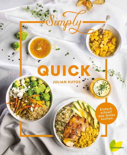 Frisch gekocht schmeckt es einfach am besten! Aber wer will dafür schon immer stundenlang in der Küche stehen? Julian Kutos präsentiert in "Simply Quick" vielfältige Rezepte, die schnell zubereitet oder ohne großen Aufwand vorbereitet können - und dabei wundervoll schmecken. WENIG ZUTATEN + WENIG MINUTEN = WUNDERBARER GESCHMACK! Für ein köstliches Essen braucht es oft nicht viel: ausgewählte Grundzutaten, ein paar Tricks vom Profi und manchmal auch nur eine gute Idee. Lass dich von Julian Kutos inspirieren, der weiß, wie schnell man ein gutes Essen auf den Tisch zaubern kann. Von der kreativen Vorspeise über wundervolle Hauptgerichte bis hin zu feinen Desserts: alle Rezepte sind im Handumdrehen zubereitet und lassen an Geschmack und Raffinesse nichts vermissen. SCHNELLE KÜCHE: KLASSISCH, VEGETARISCH, ALLTAGSTAUGLICH Julians schnelle Küche ist herrlich vielfältig! Knusprige Blitz-Brote, bunte One-Pot-Pasta, Geschnetzeltes aus der Pfanne, Reis- und Gemüsegerichte und Desserts zum Dahinschmelzen machen zu Mittag und nach Feierabend Laune. Außerdem zeigt Julian Kutos, wie sich sogar Braten mit wenigen Handgriffen zubereiten lassen. Festtagsessen, die zwar länger schmoren, aber in der Vorbereitung nur wenige Minuten brauchen. - vielfältige Blitzgerichte, die immer gelingen - mit wenigen Handgriffen schnell etwas Gutes kochen - Schritt-für-Schritt-Fotos und Erklärungen zu wichtigen Grundrezepten - viele Tipps und Tricks vom Profi: zeitsparende Ideen und Kniffe - ausgewählte Getränke-Empfehlungen für ein rundum gelungenes Essen - mit Bildern zum Reinbeißen von Food-Fotograf Wolfgang Hummer Und das Beste ist: Für alle Rezepte brauchst du nur wenig Küchengeräte, nach dem Kochen ist also auch noch ruck, zuck aufgeräumt. Weitere Bücher in der Kochbuch-Reihe: Simply Pasta, Pizza & Co. Einfach italienisch genießen Simply Veggie. Einfach vegetarisch genießen