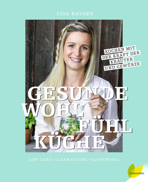 DIE STARS IN DER KÜCHE? KRÄUTER UND GEWÜRZE! GENIEßEN UND DER GESUNDHEIT ETWAS GUTES TUN! Heimische WILDKRÄUTER UND GEWÜRZE beeinflussen und verfeinern nicht nur den Geschmack von Gerichten, sondern wirken sich positiv auf unser Wohlbefinden aus. Und genau deshalb sind sie die Hauptdarsteller der 50 KÖSTLICHEN REZEPTE in diesem Buch! Der bewusste Einsatz von Kräutern und Gewürzen sorgt für eine Extraportion an gesunder Energie - aber damit nicht genug: alle Rezepte sind LOW-CARB, CLEAN UND GLUTENFREI und damit am aktuellsten Stand der Ernährungstrends! NICHT NUR ZUM DRÜBERSTREUEN! Lisa Hauser bringt Schwung in die MODERNE ERNÄHRUNGSWEISE und zeigt uns mit ihren leicht umsetzbaren Rezepten, wie einfach es ist, sich gesund zu ernähren - und das ganz OHNE VERZICHT! Aromatische Kräuter und Gewürze bieten neben einer köstlichen Geschmacksvielfalt auch die unterschiedlichsten positiven Effekte: Als KRAFTSPENDER, IMMUNSTÄRKER, ABNEHMHILFE oder SEELENTRÖSTER sind sie unschlagbar und dabei auch noch ganz NATÜRLICH. Probieren Sie den süßen Hirse-Porridge mit Kürbis, das Brennnessel-Spinat-Gratin oder die Lavendel-Zitronen-Tarte - all das schmeckt nicht nur himmlisch und bringt FRISCHE POWER für den Körper, die Rezepte sind schnell zubereitet und somit PERFEKT FÜR DEN OFT STRESSIGEN ALLTAG. Die Autorin ist überzeugt: Essen kann so viel mehr als satt machen! - die KRAFT DER KRÄUTER & GEWÜRZE nutzen: 50 Rezepte mit natürlichen Energiespendern - GESUNDES ESSEN, das wirkt und Spaß macht: entschlacken, beruhigen, abnehmen, stärken und vieles mehr - Tradition trifft Innovation: NATURHEILKUNDE in Verbindung mit GLUTENFREI, LOW CARB UND CLEAN EATING - perfekt für ein WARMES FRÜHSTÜCK, einen GESUNDEN MITTAGSSNACK oder ein LEICHTES ABENDESSEN - KLEINER INFOGUIDE zu den wohltuenden INHALTSSTOFFEN HEIMISCHER WILDKRÄUTER - TRAUMHAFTE FOTOGRAFIEN von Nadja Hudovernik