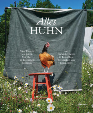 BÜHNE FREI FÜR HUHN UND EI! HENNE ODER EI? Die Frage allen Hühner-Seins und eine neue Antwort: BEIDES! Denn hier bekommen sowohl Huhn als auch Ei ihren großen Auftritt. Mit diesem Buch schaffen die Autorinnen eine HOMMAGE AN DAS FEDERVIEH, seine VIELSEITIGKEIT ALS NUTZTIER und seine BEDEUTUNG FÜR UNS ALS LEBENSMITTEL. FASS DIR EIN HERZ - ODER EIN HÜHNERBRÜSTCHEN Hühnchen oder Eier im Kühlschrank und noch keine Idee, was daraus werden könnte? Keine Sorge und ein bisschen Experimentierfreude, denn hier werden Fragen wie "WIE POCHIERE ICH EIN EI?", "WAS BRAUCHT ES FÜR EIN HERZHAFTES COQ AU VIN?" oder "WIE GELINGT EIN EINFACHES CURRY MIT HUHN?" beantwortet. ÜBER 60 REZEPTE für die absoluten Klassiker wie Backhuhn oder Eier Benedict sorgen genauso für fantastische Geschmackserlebnisse wie ein unvergleichliches Wasabi-Huhn oder schnelle Snacks für Zwischendurch. HOCHGENUSS VERSPROCHEN. WEIL GENUSS EINE FRAGE DER HALTUNG IST! "FROM BEAK TO TAIL" - zeitgemäß gesprochen, aber ein altes Prinzip, denn vor wenigen Jahrzehnten verwerteten Bäuerinnen, Hausfrauen, ja vielleicht sogar deine Großmütter SO GUT WIE ALLES VOM HUHN, vom Schnabel bis zum Federschwanz. Die Autorinnen haben DIESES WISSEN ABGESTAUBT UND AUFPOLIERT und vermitteln es unverblümt an dich weiter. Denn ihnen geht es nicht allein um Kochen und Genuss, sondern auch um die ARTGERECHTE HALTUNG VON HÜHNERN und die WÜRDIGUNG DES NUTZTIERES: respektvoller Umgang mit dem Tier, den Kreislauf verstehen und eine natürliche Beziehung zum Nahrungsmittel schaffen! - REZEPTE, DIE SCHMECKEN: vom klassischen Backhuhn über asiatische Hühnersuppe bis hin zum besonderen Eiersalat - rund ums Federvieh: Einblicke in die KULTURGESCHICHTE, HALTUNG UND AUFBEREITUNG zum küchenfertigen Braten - HÜHNERHALTEN IST DAS NEUE IMKERN! Ein Überblick über Tieraufzucht und -pflege - Was ess ich da? Mit einer AUSFÜHRLICHEN WARENKUNDE zu Huhn und Ei - Keine Scheu vor unbekannten Hühnchenteilen! Hier wird nach dem NACHHALTIGEN "FROM NOSE TO TAIL"-PRINZIP gekocht - KOCHEN WIE EIN PROFI: Hühnchen teilen, füllen, tranchieren, marinieren, panieren oder doch ein Ei pochieren? - Weil wir nicht immer das Gleiche mögen: mit vielen TIPPS FÜR REZEPTVARIATIONEN - WUNDERSCHÖN BEBILDERT: Die Fotokünstlerin Luzia Ellert hat unzählige Hühnerbäuerinnen besucht, Eier in allen Farbnuancen festgehalten und die unterschiedlichsten Hühnerarten kennengelernt