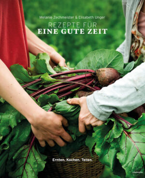 DIESES BUCH WIRD KLIMAPOSITIV HERGESTELLT, CRADLE-TO-CRADLE GEDRUCKT UND BLEIBT PLASTIKFREI UNVERPACKT. ISS DICH DURCH FELD, BEET UND BAUM! Stell dir vor, du trittst vor die Tür, fängst im FRÜHLING die ersten Sonnenstrahlen ein und riechst … ja, ganz recht, die ZUTATEN FÜR DEIN MITTAGESSEN. Du streichst mit der Hand über den THYMIAN, träumst dich nach Italien und beißt nebenbei gedankenverloren in eine gelb-grün gestreifte Tomate - und spürst genau, ESSEN KANN SO EINFACH SEIN. Und dabei so supergut. Weil du dich VOM GESCHMACK DER JAHRESZEITEN LEITEN LÄSST. Weil du erlebst, dass der Frühling anders riecht als der Winter - und sich auch anders anfühlt, im Bauch, im Kopf, draußen vor der Tür. STEHST AUCH DU WIE WIR AUF SUPERGUTES ESSEN? Für MELANIE ZECHMEISTER und ELISABETH UNGER ist das gelebter Alltag: VOM EINFACHSTEN DAS BESTE herauszuholen, die Natur in all ihrer VIELFALT ZU GENIESSEN und nur jene LEBENSMITTEL zu Frühstück, Vorräten, Mittagessen und Snacks zu verarbeiten, DIE DIE NATUR GERADE HERGIBT. Das ist GESUND, KNALLFRISCH, NACHHALTIG, ja, aber vor allem wird es geschmacklich alles toppen, was du bisher gegessen hast: Denn du hast vielleicht die Kartoffeln selber beim Bauern abgeholt, den Tomaten im Sommer auf deinem Balkon beim Wachsen zugeschaut und beim Pflücken der Johannisbeeren mit deiner Nachbarin eine richtig gute Zeit verbracht