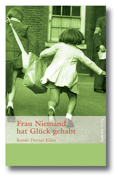 Der Tatsachenroman erzählt das Schicksal einer Wiener Halbjüdin, die als Kind von ihren Angehörigen brutal getrennt wurde und in dem von Vinzentinerinnen geführten Mischlingsheim die Kriegszeit knapp überlebte. „Bastarde" - so nannte Hitler die so genannten Mischlinge aus „arisch-jüdischen" Verbindungen beziehungsweise Ehen. Sie mussten zwar das schwere Los der Judenverfolgung mittragen, hatten aber keine wirkliche Lobby. Sie hatten das grausame Schicksal, „zwischen zwei Sesseln zu sitzen", wobei sie - fast immer - in die negative Richtung kippten. Über ihren Leidensweg gibt es kaum Berichte, wie auch konkrete Informationen über Mischlingsheime fehlen. Die katholische Kirche führte in dieser Zeit in Wien zwei Mischlingsheime, die vom katholischen Frauenorden der Vinzentinerinnen betreut wurden. Die von den Klosterschwestern in dieser Zeit gesammelten Dokumente sind aufgrund der Bomben, die auf diese Ha_user nieder gingen, kaum mehr erhalten. Die wenigen noch greifbaren Informationen wurden in dieses Buch aufgenommen und durch die Aussagen einer Zeitzeugin ergänzt. Textauszug:Aus dem ehemaligen Kinderheim verschwanden von Woche zu Woche Zöglinge, um in die Konzentrationslager von Theresienstadt und Auschwitz gebracht zu werden. Die Zöglinge wussten von diesen Deportationen so gut wie nichts, nur dass an gewissen Tagen welche am Morgen fehlten, die in der Nacht per Lastwagen in ein „anderes Heim" gebracht worden waren. . Und dazu kam noch der große Hunger, der gelitten werden musste. Anfangs gab es für die Zöglinge gekürzte Lebensmittelmarken, schließlich wurden auch diese Zuteilungen trotz aller Bemühungen der Schwestern ganz eingestellt. Die Schwestern bettelten, wo sie nur halbwegs sicher waren, um Lebensmittel für die Kinder. Es gab in der Nähe des Heims hinter der Kirche einen Bäcker, der Mut hatte und der sich bemühte, den Kindern und den Schwestern so gut er nur konnte zu helfen. Es durfte jedoch niemand davon erfahren. Man wollte den Bäcker nicht in Gefahr bringen und so meldeten sich die zwei tapfersten: Irmgard und die kleine Fanni. Sie waren bereit, in der Dunkelheit den Bäcker aufzusuchen und die Lebensmittel abzuholen. Sie bekamen Brot, Mehl, Teigwaren. So zogen sie jeden zweiten oder dritten Tag los, eingehüllt in dunkle Pelerinen, unter denen sie ihre Säcke versteckten. Die Angst war ihr Begleiter und man hatte sich schon einen Plan zurecht gelegt, wenn man gestellt wurde von den Spitzeln, von der SS. Man hatte sich darauf geeinigt, in so einem Fall zu behaupten, dass man die Lebensmittel gestohlen hatte. Auch mit dem Bäcker hatte man sich so besprochen, damit er Bescheid wusste.