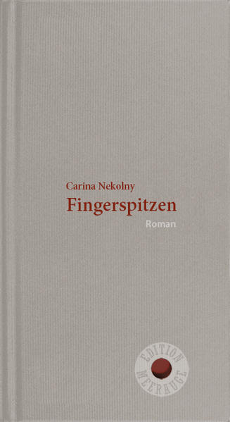 Der taubblinde Thomas lebt in einer Welt, in der die Finger Augen haben. In einer Welt, die ganz auf Vertrautheit angewiesen und doch nicht leicht zu verstehen ist. Selbst für die Mutter, den Vater und den jüngeren Bruder Toni nicht, mit denen der mittlerweile 18-Jährige auf dem Hof wohnt, mit Kühen, Katzen und einer Streuobstwiese. Ein Ort, an dem Pensionsgäste Erholung suchen, an dem aber auch gearbeitet werden muss. Ein Ort, der Gefahren birgt, für Thomas jedenfalls. Trotzdem möchte niemand, dass er in ein Heim kommt … Ein berührender Roman, der sich aus wechselnden Perspektiven der sprechenden Familienmitglieder an Thomas herantastet, seine Welt zu ergründen sucht, Beziehungen und Grenzen auslotet und dabei auch die unbehagliche Frage nach der Kehrseite von Nähe und Fürsorge aufwirft.