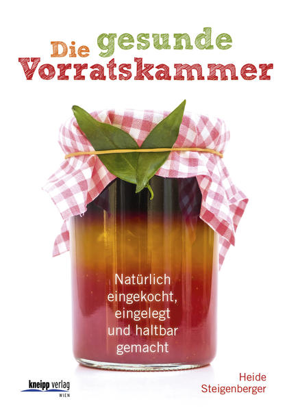 Die Ernte war reichlich und Sie möchten die Köstlichkeiten des Gartens auch in den folgenden Monaten genießen? Konservieren Sie Gesundheit! Selbst gemachte Marmelade mit den verschiedensten Früchten schmeckt immer noch am besten. Eingelegtes und eingekochtes Gemüse ist nicht nur vitaminreich und gesund, es lässt sich auch wunderbar zum Sonntagsbraten, zum Grillfest oder einfach zwischendurch servieren. Selbst gemachter Sirup ist unvergleichlich fruchtig und ergibt, etwa aufgegossen mit Mineralwasser, ein gesundes Erfrischungsgetränk. Heide Steigenberger verrät in diesem Kochbuch die Geheimnisse ihrer Vorratskammer und präsentiert ihre ganz besonderen Schätze wie Apfel-Karotten-Marmelade, Zucchini-Chutney, Heidelbeerlikör und Holunderblütensaft. Aus dem Inhalt: Tipps zur altbewährten und modernen Vorratshaltung - Anleitung zur Erstellung einer Hausapotheke - Marmeladen, eingelegtes Gemüse, Chutneys, Kräuteröle, Pestos, Sirupe, Liköre u.v.m.