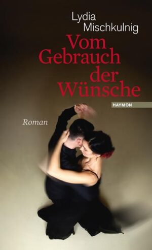 Leon ist noch im Kindesalter, als er jener Frau begegnet, die er sein Leben lang begehren wird. Aufgewachsen in einem Altersheim, in dem seine Mutter arbeitet, lernt er früh die Freuden und Schmerzen großer Leidenschaft kennen - früh gerät er zwischen die Fronten von Liebe und Tod. So will er sich mit dem Verlust des alten Giovanni, dessen bizarrem Charme Leon erlegen ist, nicht abfinden. Gleichzeitig erwacht die Begierde nach der geheimnisvollen Tänzerin Irmgard. Als er die Schöne Jahrzehnte später beim Tangotanzen wiedertrifft, zögert er keine Sekunde und nimmt sich, wonach er seit jeher trachtet. Mit emotionaler Wucht und sprachlicher Präzision fühlt Lydia Mischkulnig direkt an den Puls einer fatalen Leidenschaft und leuchtet zwischenmenschliche Abgründe aus, immer auf der Suche nach der Freiheit, der alle Figuren zustreben. Einmal mehr inszeniert Lydia Mischkulnig in ihrem Roman einen mitreißenden Tanz der Gefühle.