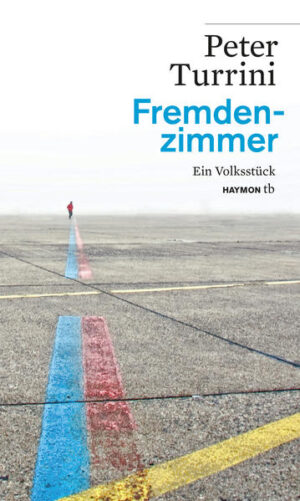 DAS "FREMDENZIMMER" MUSS FREI BLEIBEN Das fordert Herta Zamanik, MINDESTRENTNERIN, 62 Jahre alt, zum Leidwesen ihres Mannes Gustl, dem FRÜHPENSIONIERTEN BRIEFTRÄGER. Denn Hertas Sohn ist seit Jahren verschwunden, und sie will und kann die HOFFNUNG auf eine Rückkehr des verlorenen Jungen nicht aufgeben. Doch auch sonst führen die beiden ein eher TRISTES DASEIN in einer kleinen Wohnung in der PERIPHERIE VON WIEN. Sie haben sich auseinandergelebt über die Jahre, von gegenseitiger LIEBE und GEBORGENHEIT ist nicht mehr viel übrig geblieben. "DASS EINER, DER UNSERE SPRACHE NICHT VERSTEHT, MICH VERSTEHT, DAS VERSTEH ICH NICHT." Eines Tages steht plötzlich der 17-jährige SAMIR im Wohnzimmer des Rentnerpaares, ein SYRISCHER FLÜCHTLINGSJUNGE, der offenbar auf der Flucht vor der Polizei ist und Unterschlupf sucht. Zunächst begegnet das Paar ihm mit ARGWOHN und den verbreiteten VORBEHALTEN. Bald schon aber scheint es, als würde Samirs Anwesenheit Herta und Gustl einander wieder NÄHER und WÄRME in das Leben der beiden bringen. SUBTILE AUSEINANDERSETZUNG MIT DER FLÜCHTLINGSTHEMATIK In seinem neuesten Stück schreibt Peter Turrini über das FREMDSEIN im eigenen Haus und das VERTRAUTWERDEN mit der FREMDE. Auf subtile Weise greift er die FLÜCHTLINGSTHEMATIK auf - und zeigt, dass man sich oft besser versteht, wenn man nicht dieselbe Sprache spricht. Und wie schließt man die kulturelle Kluft zwischen WIEN und SYRIEN? Am besten mit einer Partie BAUERNSCHNAPSEN! ************************************************************************************************************************* • ein Stück über das Fremdsein im eigenen Haus und das Vertrautwerden mit der Fremde • subtile Auseinandersetzung mit der Flüchtlingsthematik • Uraufführung am 25. Januar 2018 am Theater in der Josefstadt in Wien "Turrini versteht es, Dinge auf den Punkt zu bringen und auch so etwas wie Rührung zuzulassen …" Frankfurter Allgemeine Zeitung