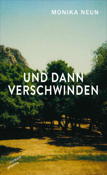 Eine junge Frau zieht es in eine Stadt südlich der Alpen, sie will endlich existenzielle Erfahrungen machen. Sie mietet ein Zimmer, doch die Zeit in dem fremden Land vergeht, ohne dass etwas geschieht. Damit hatte sie nicht gerechnet. Einmal aber läuft ihr jemand über den Weg, ein seltsamer Typ, der Zigarillos raucht. Er bietet ihr an, bei ihm zu wohnen, in seiner riesigen Wohnung mit Klingelzug an der Badewanne und einem Klavier, auf dem schon Liszt gespielt hat. Sie zieht ein, sie belauern sich, und eines Abends steigen sie aufs Motorrad: Sie jagen durch die Nacht, berauscht vom Glück, am Leben zu sein wie nie zuvor.In Monika Neuns schön-traurigem Roman passieren die Dinge unvermutet