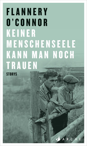 Flannery O’Connor gehört zu den bedeutendsten Erzählerinnen der amerikanischen Literatur des 20. Jahrhunderts. Bis heute sind ihre Storys Schul- und Universitätslektüre, der wichtigste Short-Story-Preis des Landes trägt ihren Namen. Ihre Welt sind die Südstaaten, der sogenannte Bible Belt, Kernland des konservativen Amerika. Die Figuren sind engstirnige, selbstgerechte Provinzler, deren gottesfürchtige kleine Existenz durch Eindringlinge gestört wird, die Böses im Schilde führen. Präzise und mitleidlos sind ihre Geschichten, aber zugleich von allen Facetten des schwarzen Humors durchzogen. Mit einem unbarmherzigen Blick für groteske Situationen und mit beißender Ironie näherte sich diese einzigartige Schriftstellerin den Konflikten ihrer Zeit, die heute wieder höchst aktuell sind: Bigotterie, Rassismus, Krieg, Flucht, Armut und eine diffuse Angst vor dem Fremden.