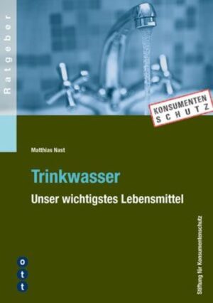 Trinkwasser ist der beste Durstlöscher. Das kalorienfreie Naturprodukt wird lokal gewonnen, direkt ins Haus geliefert und ist billig. Seine Gewinnung und Verteilung benötigen sehr wenig Energie. Wer also mit Trinkwasser seinen Durst löscht, verhält sich umweltbewusst und schont die Haushaltskasse. Bisher hat in der Schweiz ein Ratgeber zum Thema «Trinkwasser» gefehlt. Die vorliegende Publikation schliesst nun diese Lücke. Einführend macht der aktuelle Ratgeber das Unsichtbare sichtbar. Er beschreibt in kurzer Form den Lebensweg des Trinkwassers – von der Quelle bis zu Ihrem Wasserhahn. Im Hauptteil geht die Publikation detailliert auf zentrale Konsumentenfragen ein: Woher kommt mein Trinkwasser? Ist mein Hahnenwasser qualitativ einwandfrei? Was kostet Trinkwasser? Kommen im Trinkwasser hormonaktive Substanzen vor? Welche Massnahmen kann ich als Konsumentin und Konsument zum Schutz des lebenswichtigen Rohstoffes ergreifen und wie nutze ich das kostbare Nass möglichst ökologisch. Was mache ich bei einem Wasserschaden? Welche gesetzlichen Anforderungen sind zu beachten? Wer ist für die Hausinstallation verantwortlich? Wo erfahre ich, wie hart mein Wasser ist? Ausserdem geht der Ratgeber auf die Unterschiede zwischen Mineralwasser und Trinkwasser ein und zeigt, dass Hahnenwasser dem Wasser aus der Flasche in nichts nachsteht.