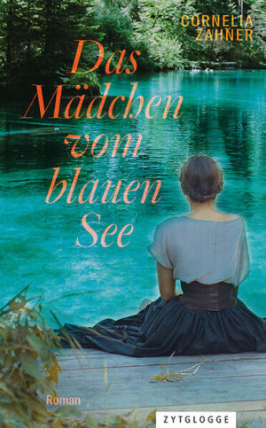 Ein Familiengeheimnis, das am mystischen Blausee begann Mitholz, 1920: Clera Catschader wächst als einzige Tochter eines Bergbauern im Berner Oberland auf. Oft schleicht sie sich vom Hof, um zu dem geheimnisvollen blauen See im Wald zu gehen. Eines Tages trifft sie dort Konstantin, den Sohn des reichsten Mannes im Tal. Er behandelt sie zunächst herablassend, doch als sie nach einem dramatischen Zwischenfall zu Verwandten zieht, wird er zu ihrer wichtigsten Stütze. Das, was die beiden verbindet, ist der blaue See im Wald und ihre gemeinsame Geschichte. In den Aufzeichnungen ihrer Grossmutter findet Clera vergessene Einzelheiten über Konstantins und ihre eigenen Vorfahren und entdeckt den wahren Kern der Sage vom Blausee.