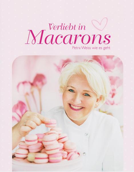 Macarons sind so beliebt wie noch nie. Die zarten französischen Mandelbaisers bestechen durch ihre Zartheit und die scheinbar unendliche Geschmacksvielfalt. Mit ihrer Liebe zu Frankreich und zahlreichen Besuchen im Land des „Savoir vivre“ hat die Autorin Petra Weiss über die Jahre hinweg eine wachsende Leidenschaft für Macarons und die Verführungen der klassischen französischen Patisserie entwickelt. Macarons sind ihre kleinen Lieblinge, in die sie ihr ganzes Herzblut steckt. Das Streben nach Perfektion und die Freude daran, immer neue Geschmacksrichtungen zu entwickeln, motivieren sie täglich. In diesem Buch wird im Detail eine einfache Methode gezeigt, Macarons zu backen, zu füllen und zu lagern. Denn wenn man weiss wie es geht ist es gar nicht so schwer.