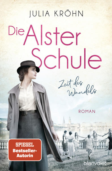 Eine neue Art von Schule. Eine neue Art zu lernen. Eine neue Art zu denken und zu fühlen. Bis dunkle Wolken aufziehen und sich eine junge Lehrerin zwischen Anpassung und Widerstand entscheiden muss ... Hamburg 1931: Ein neuer Geist weht durch die Schulen der Weimarer Republik. Wo einst der Rohrstock regierte, erobern sich die Schüler den Stoff nun mit Kopf, Herz und Hand. Felicitas, die gerade eine neue Stelle als Lehrerin angetreten hat, ist beseelt von den Idealen der Reformpädagogik. Auch Sportlehrer Emil scheint ein Verbündeter zu sein, ist er doch heimlich in sie verliebt. Doch das bürgerliche Leben, das er anstrebt, scheint mit Felicitas' Freiheitswillen nicht vereinbar. Ganz anders sieht es bei ihrer Freundin Anneliese aus, die alles daransetzt, Emil für sich zu gewinnen. Während Annelieses und Emils aufkeimende Zuneigung einen Keil zwischen die Freundinnen treibt, ziehen auch am Horizont der Geschichte dunkle Wolken auf: Die Nazis ergreifen die Macht, und auf dem Schulhof weht die Hakenkreuzfahne. Felicitas und ihre Kollegen müssen eine Entscheidung treffen: Wollen sie zum Dienst am Führer erziehen? Oder ihren Idealen treu bleiben?