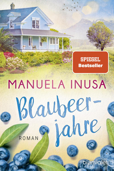 Drei Schwestern, eine Blaubeerfarm und ein altes Geheimnis, das nun endlich ans Licht kommt. Nach einem schweren Schicksalsschlag zogen die Schwestern Alison, Jillian und Delilah zu ihren Großeltern - auf die familieneigene Blaubeerfarm in Kalifornien. Die Jahre waren geprägt von Geborgenheit, Verständnis und Liebe, sie haben mit Grandma Fran gebacken, Marmelade gekocht und am Marktstand ihre Früchte verkauft. Doch heute leben die Schwestern weit voneinander entfernt und sehen sich nur selten. Bis Grandma Fran sie bittet, die Blaubeerfarm zusammen zu übernehmen, denn sie möchte nun zu Grandpa Cliff ins Seniorenheim ziehen. Die drei lassen sich darauf ein, und das ist erst der Beginn einer langen Reise mit vielen Hindernissen, aber auch voller Hoffnung … Die zauberhafte »Kalifornische Träume«-Reihe bei Blanvalet: 1. Wintervanille 2. Orangenträume 3. Mandelglück 4. Erdbeerversprechen 5. Walnusswünsche 6. Blaubeerjahre Alle Bände können auch unabhängig gelesen werden.