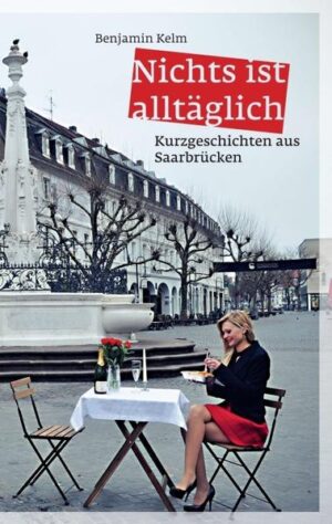 Nichts ist alltäglich. Und so ist es auch in Saarbrücken. Wie ein Mosaik setzt die Stadt sich aus den Leben verschiedenster Menschen zusammen. Jeder verbindet seine eigenen Geschichten mit ihr. Begegnungen in Cafés, Erlebnisse mit Freunden, Stress im Berufsleben oder ein Abend mit der Familie. Jeder Moment ist einzigartig. So wie Saarbrücken selbst. In neun Kurzgeschichten werden Themen wie Freundschaft, Verlust, Heimweh oder Geschwisterliebe aufgegriffen. Die Geschichten zeigen, dass selbst im Kleinen, Großes versteckt sein kann. Benjamin Kelm, Autor und Schauspieler, hat mit seinem Buch eine Hommage an die Stadt Saarbrücken und ihre Bewohner geschrieben, die nicht alltäglich ist.