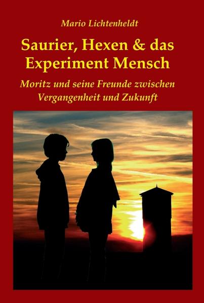 Nach vier Jahren kehrt Moritz in die geheime Felsenhöhle zurück, in der er als Kind gemeinsam mit seinen Freunden Anne, Jakob, Julia und Simon spannende Abenteuer erlebt hat. Die Mädchen und Jungen sind inzwischen fast 15, doch von der Existenz des unterirdischen Labyrinths ahnt außer ihnen niemand etwas. Beinahe hätte Moritz‘ Alleingang schlimme Folgen gehabt, wäre Anne ihm nicht heimlich gefolgt, denn ein von der Höhlendecke herabstürzender Brocken verfehlt den Jungen nur knapp. Aber was ist das? Der Felsbrocken entpuppt sich als versteinerter Saurierschädel! In der Absicht, die Höhle vor den nun anrückenden Wissenschaftlern geheim zu halten, schleppen die Teenager das Fossil zu einer nahen Lichtung und machen eine weitere, schauerliche Entdeckung, als sich plötzlich ein dunkler Hohlraum auftut und die Knochen einer Frau und eines Kindes zum Vorschein kommen. Für die Jugendlichen beginnt eine spannende, emotionale Spurensuche. Wann lebte der versteinerte Saurier? Wer waren die Frau und das Kind? Was hat es mit den Gerüchten um den Hexenturm nahe beim Dorf auf sich? Im 3. und letzten Teil der Reihe "Moritz und seine Freunde" geht es um Evolution und den Hexenwahn der frühen Neuzeit, der plötzlich ins ganz persönliche Leben der Jungen und Mädchen hineinwirkt. Es geht um erste Liebe und die Zukunft der Erde, die in den Augen der Jugendlichen längst nicht so trübe aussieht, wie mancher Erwachsene sie malt.