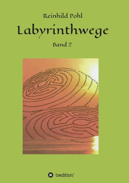 "Du kannst mir meine gewünschte Zukunft nehmen, aber nicht mein Schicksal. Wenn du mich in den Rat der Weisen aufnehmen willst, musst du mich nehmen, wie ich bin: mit allem, was ich zu geben habe, aber auch mit meinem unabhängigen Geist, meinen Fehlern und meinem Versagen, mit meinem freien Willen und meiner Verantwortung." Labyrinthwege will Mut machen - den Mut so zu sein, wie wir sind und wie wir sein wollen. Gemeinsam mit dem inneren und dem äußeren König begegnen wir auf verschlungenen Wegen der zeitlosen Frage, wie denke, fühle und handle ich, wenn das Leben mich herausfordert. Dabei hören wir von der tragenden Kraft der Liebe und erfahren: jeder Schritt auf der Suche nach sich selbst lohnt sich. Band 2 berichtet von der Einweihung des inneren Königs zum Weisen. Er zeigt die Anstrengungen, Erfolge und Misserfolge der Könige bei ihrer Aufgabe als Hüter der Grenzen und schildert Stationen ihres Pilgerweges in das Unbekannte - mit all seinen Freuden, Gefahren und Versuchungen.