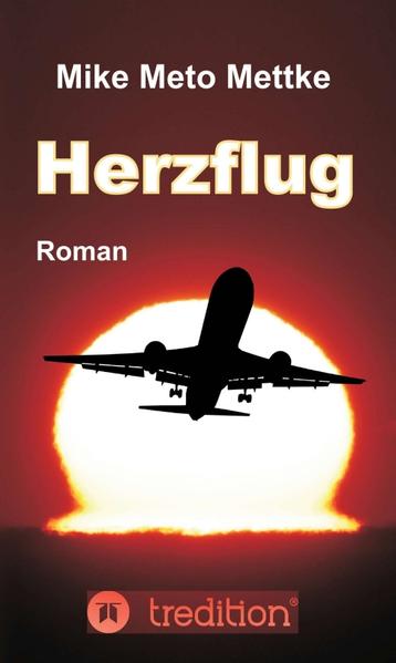 Am Tag, als die Flugzeuge in die Türme flogen, befand sie sich in einer Boeing hoch über dem Atlantik, und er schlief … So beginnt die Geschichte von Laura und Paul, deren Liebe und Leben vor dem Hintergrund des weltverändernden Terroranschlags in New York eine plötzliche Prüfung erfahren. Laura ist Flugbegleiterin und Paul Dozent an einer Universität. Die Welt ist ihr Zuhause. Aber diese Lebensweise scheint nun infrage gestellt. Verdrängte Ängste und reale Gefahren brechen mit Macht hervor. Und über allem schwebt die Ungewissheit des Schicksals, der in diesen Tagen voneinander getrennten Liebenden, die unterschiedlicher nicht sein könnten. Der fröhlich aufgeschlossenen warmherzigen Laura mit ihrer handfesten Klugheit steht Paul mit seiner abwägenden kühlen Vernunft gegenüber. Doch ausgerechnet jetzt lässt ihn seine rationale Selbstkontrolle im Stich. Der Abbruch jeder Kommunikationsmöglichkeit versetzt ihn in Panik und er bricht auf, um Laura in ihrer vermeintlichen Gefahr beizustehen. Während seiner Odyssee gerät er selbst in Not und weiß nicht, dass Laura zeitgleich tatsächlich um ihr Leben ringt … Aus der wechselnden Perspektive der Protagonisten erzählt »Herzflug« vom allmählichen Verlust unseres Gefühls der Sicherheit und der Hoffnung auf die tragende Kraft der Liebe, die immer eine Wette gegen den Tod ist.