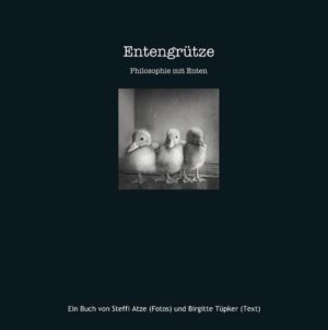 Gibt es ein Leben nach dem Tod? Sind Schnecken aus Fleisch? Und wann ist man eigentlich reich? Drei Enten und ein Hund diskutieren in diesem Buch die wichtigsten Fragen des Lebens. Bebildert mit hinreißenden Fotos von Steffi Atze und erzählt mit in Schnabel und Schnauze gelegten Texten von Birgitte Tüpker.