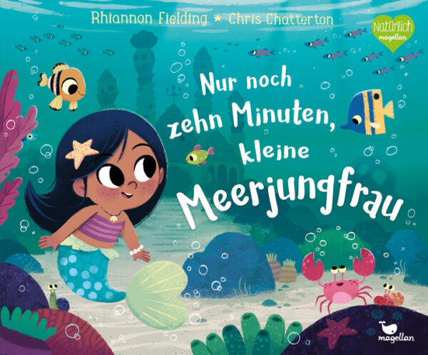 Eine fantasievolle Vorlesegeschichte zum Einschlafen aus der Nur Noch 10 Minuten-Reihe von Rhiannon Fielding. In zehn Minuten ist Schlafenszeit, doch Tröpfchen, die kleine Meerjungfrau ist voller Abenteuerlust und will noch nicht ins Muschelbett! Während ihr Opa die Minuten runterzählt, flitzt sie mit Delfinen durchs Wasser, taucht unter riesigen Wellen hindurch und schwimmt mit den Regenbogenfischen um die Wette. Als sie einem Hai begegnet, nimmt sie aber die Flossen in die Hand und strandet auf einer Insel. Zum Glück bringt sie ihr Freund der Wal sicher wieder zurück ins Unterwasserschloss. Denn zu Hause, das weiß Tröpfchen, schläft man nun mal am besten! Ebenso in der Reihe erschienen: Nur noch zehn Minuten, kleines Einhorn Nur noch zehn Minuten, kleiner Dino Nur noch zehn Minuten, kleiner Drache Nur noch zehn Minuten, kleines Monster Nur noch zehn Minuten bis Weihnachten, kleines Einhorn Nur noch zehn Minuten, kleines Geburtstagseinhorn